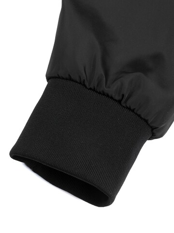 YOUTHUP Between-Season Jacket in Black