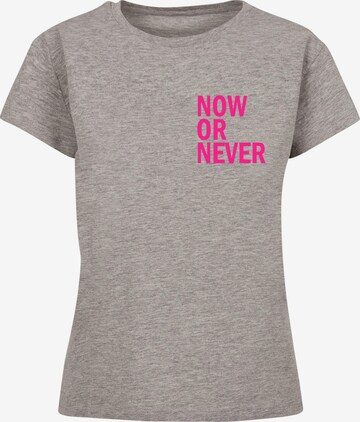 Merchcode Shirt 'Ladies Now Or Never' in Grey: front