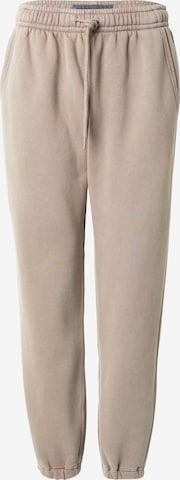 Abercrombie & Fitch Tapered Housut 'ESSENTIAL' värissä ruskea: etupuoli