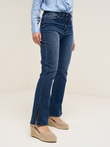 Camomilla Italia Flared Jeans 'Cindy' in Blue