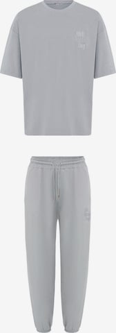 Dandalo Treenipuku värissä harmaa: etupuoli