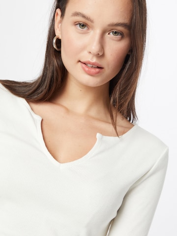 VERO MODA Shirt 'NEWAVA' in Weiß