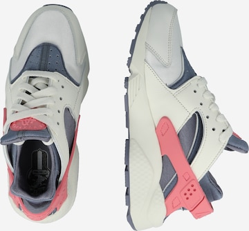 Baskets basses 'AIR HUARACHE' Nike Sportswear en blanc