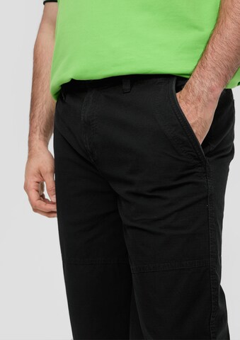 Regular Pantaloni eleganți de la s.Oliver pe negru