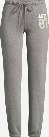 AÉROPOSTALE Tapered Pants in Grey: front