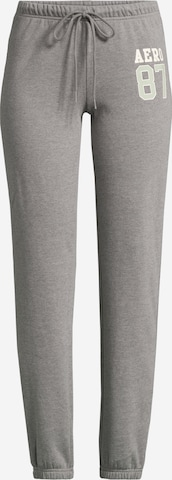 AÉROPOSTALE Tapered Trousers in Grey: front