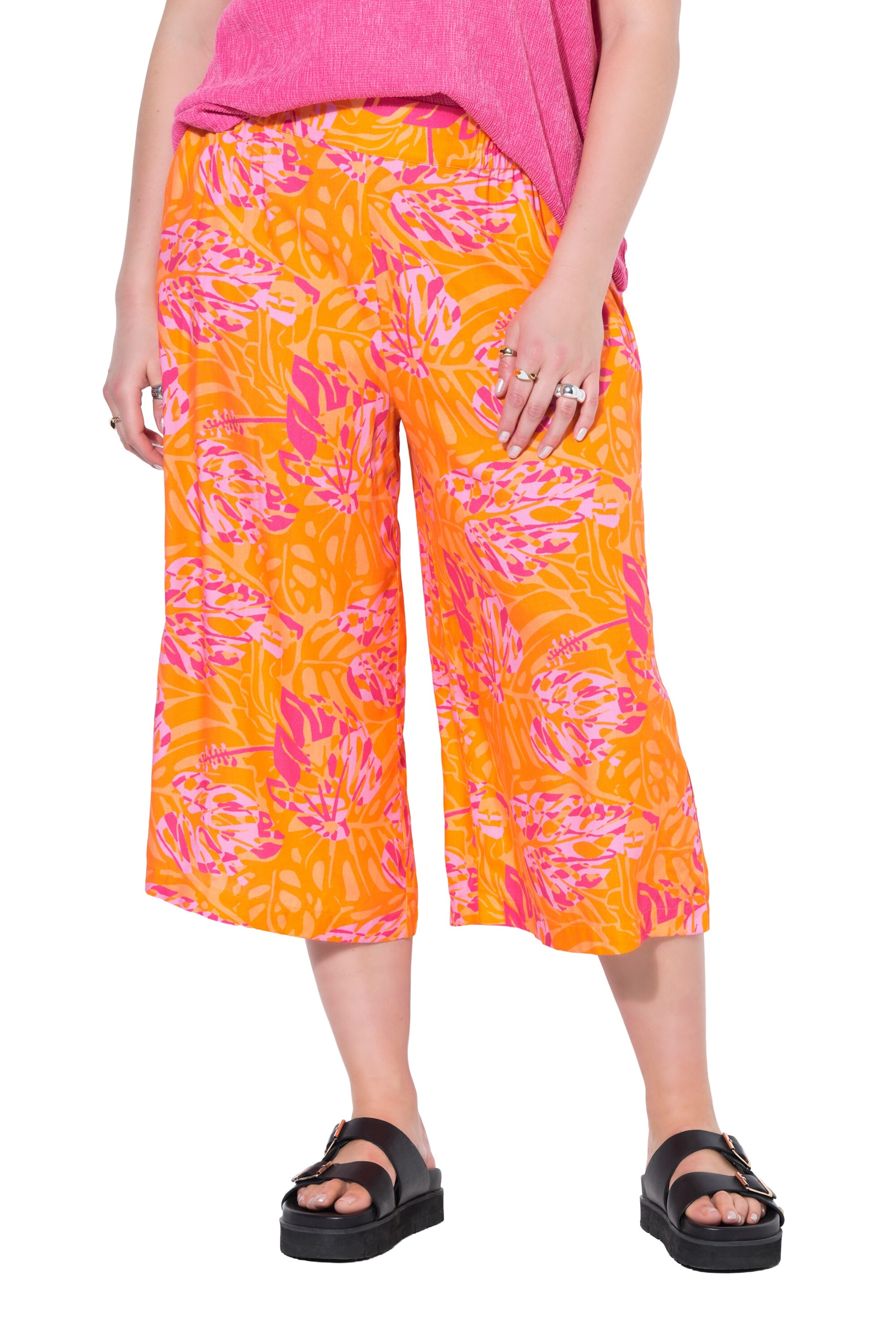 Studio Untold Loose fit Trousers in Orange: front