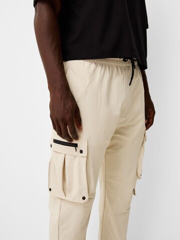 Bershka Tapered Cargobyxa i beige