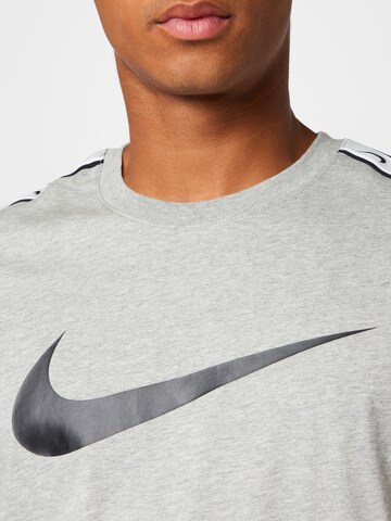 Tricou de la Nike Sportswear pe gri