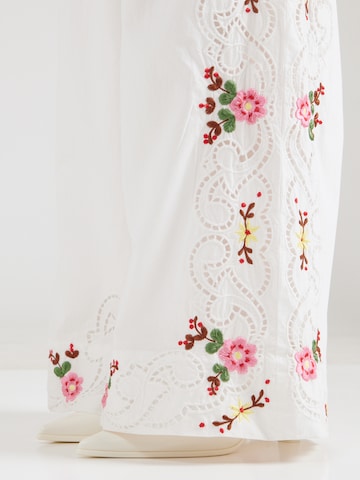 Essentiel Antwerp - Perna larga Calças 'JANAI' em branco