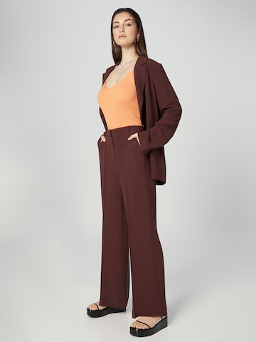 A LOT LESS Wide leg Pleated Pants 'Daliah' in Brown