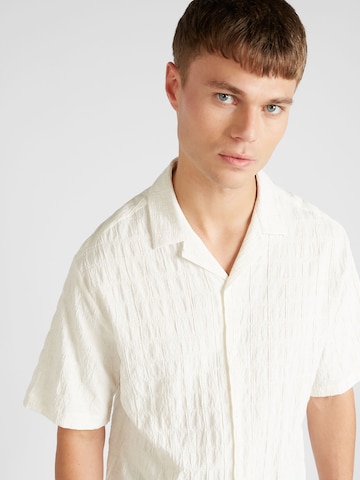 TOPMAN Классический крой Рубашка в Бежевый