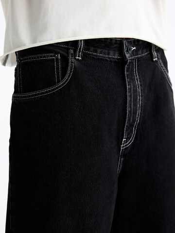 Pull&Bear Loosefit Shorts in Schwarz