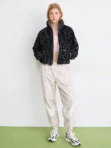 Nike Sportswear Fleecetakki värissä musta