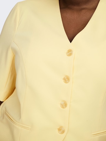 ONLY Carmakoma - Blazer 'CARLaminas' en amarillo