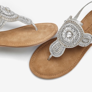 LASCANA Teenslipper in Zilver