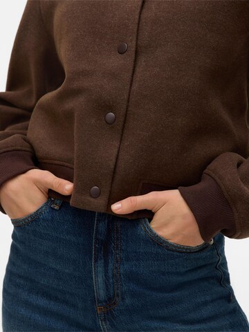 Veste mi-saison 'CHLOE' VERO MODA en marron