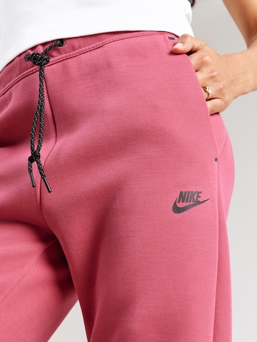 Nike Sportswear Tapered Nadrág 'TCH FLC' - rózsaszín