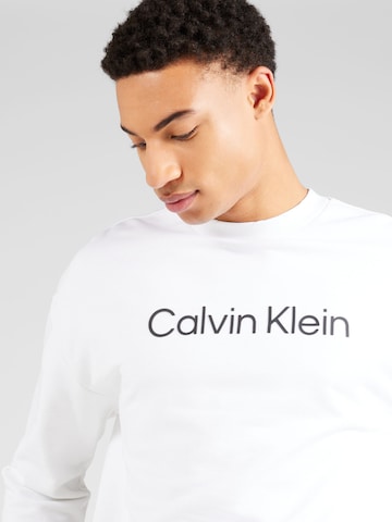 Sweat-shirt Calvin Klein en blanc