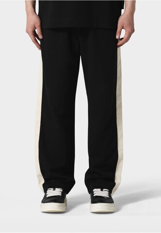 Irasuto Studios Loosefit Broek in Zwart: voorkant