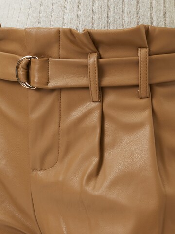 regular Pantaloni con pieghe di Molly BRACKEN in beige