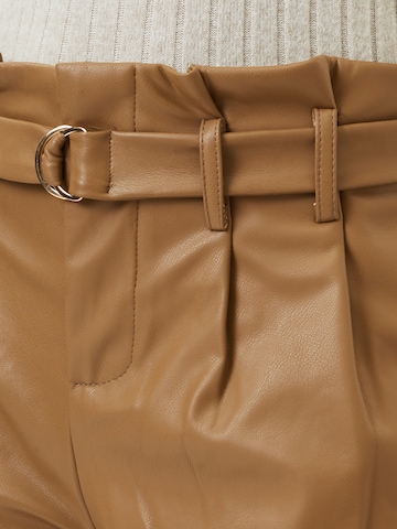 regular Pantaloni con pieghe di Molly BRACKEN in beige