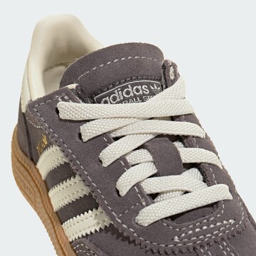 ADIDAS ORIGINALS Tenisky 'Handball Spezial' – šedá