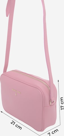 PATRIZIA PEPE Τσάντα ώμου 'Fly' σε ροζ