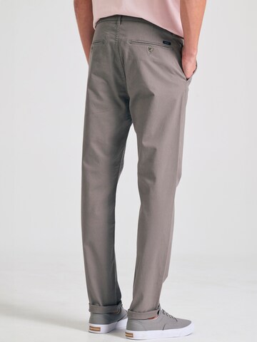Coupe slim Pantalon chino Funky Buddha en gris