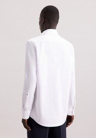 Coupe slim Chemise business 'Schwarze Rose' SEIDENSTICKER en blanc