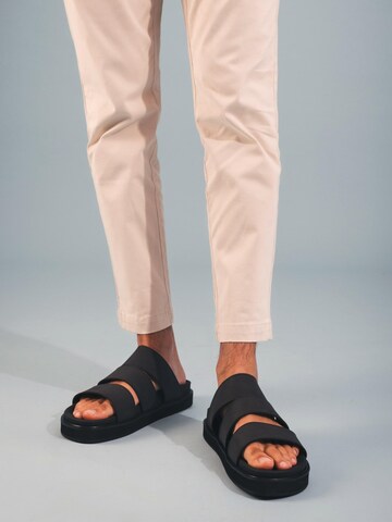 Sandalo 'TONGA' di nae Vegan Shoes in nero: frontale