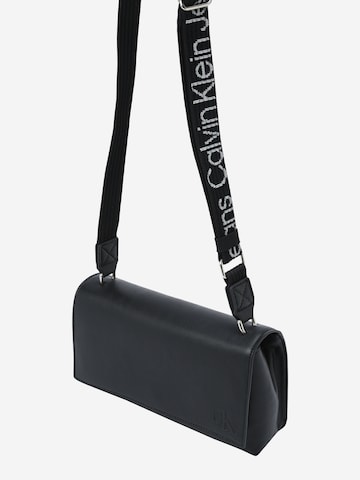 Calvin Klein Jeans Schultertasche in Schwarz