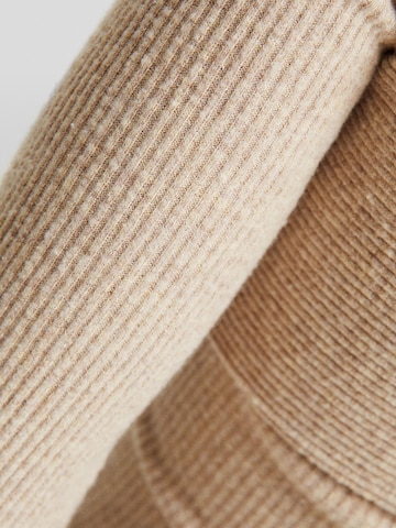 Bershka Sweater in Beige