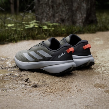 Chaussure de course 'Tracefinder Plus' ADIDAS TERREX en vert