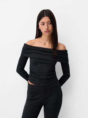 T-shirt Bershka en gris : devant