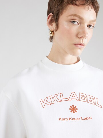 Karo Kauer Tričko 'LABEL' – bílá