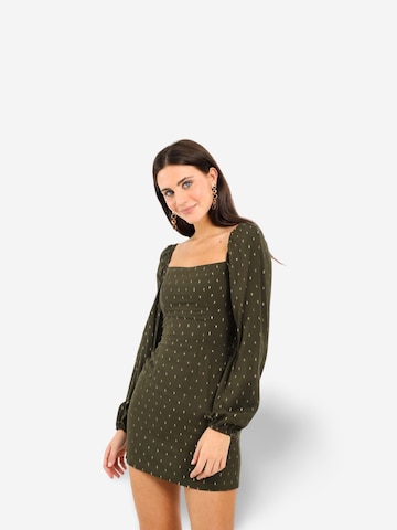 THE-ARE Jurk in Groen: voorkant