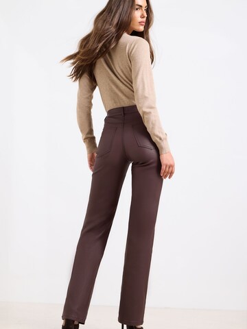 self. - regular Vaquero en rojo