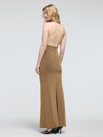Robe adl en or