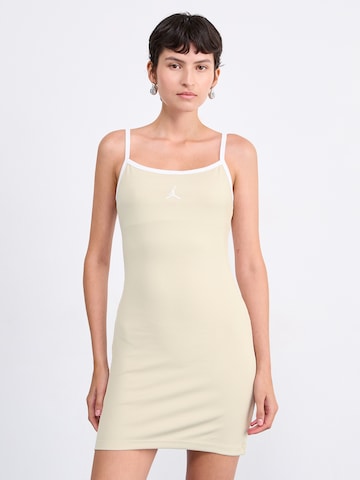 bēšs Jordan Kleita: no priekšpuses