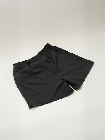 Toujours Actif Regular Broek ' 2 in ' in Zwart: voorkant