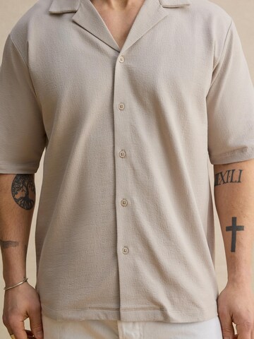 DAN FOX APPAREL Regular fit Srajca 'Roman' | siva barva