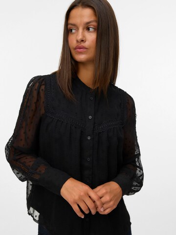 Camicia da donna 'LEAH' di VERO MODA in nero: frontale
