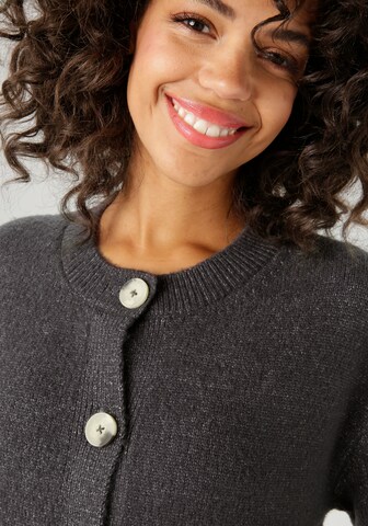 Aniston CASUAL Strickjacke in Grau