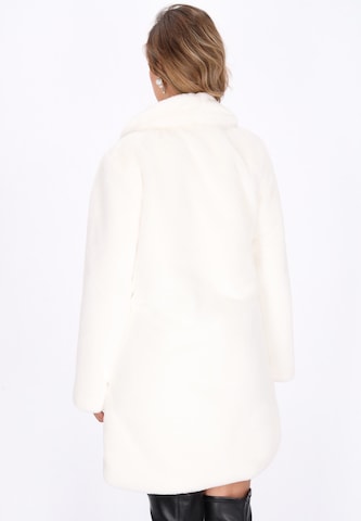 faina Wintermantel 'Fashion Look' in Wit