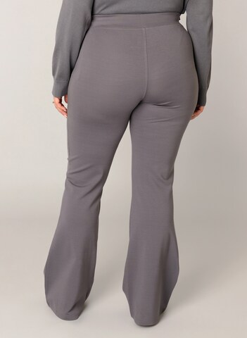 BASE LEVEL CURVY Flared Pants 'Allie' in Grey