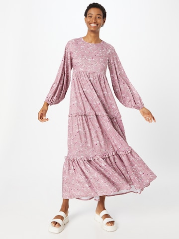 Robe In The Style en rose