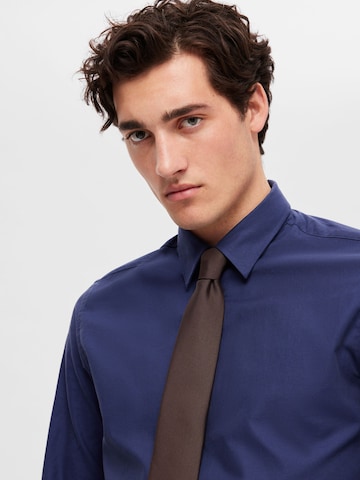 Coupe slim Chemise 'SOHO' SELECTED HOMME en bleu