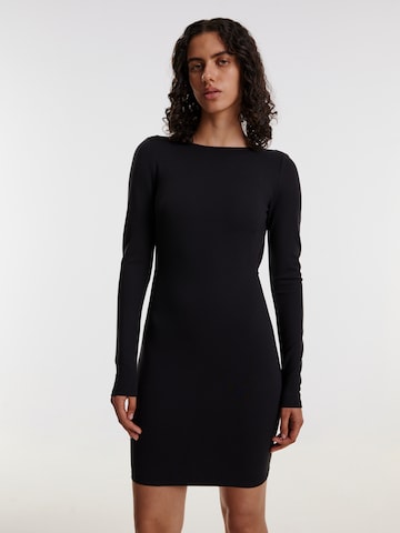 Rochie 'Eireen' de la EDITED pe negru: față