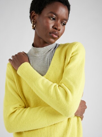 s.Oliver Sweater in Yellow